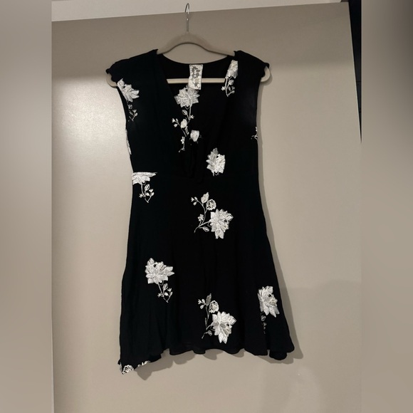 Black Floral Embroidered Skater Dress 🖤 - Picture 4 of 11